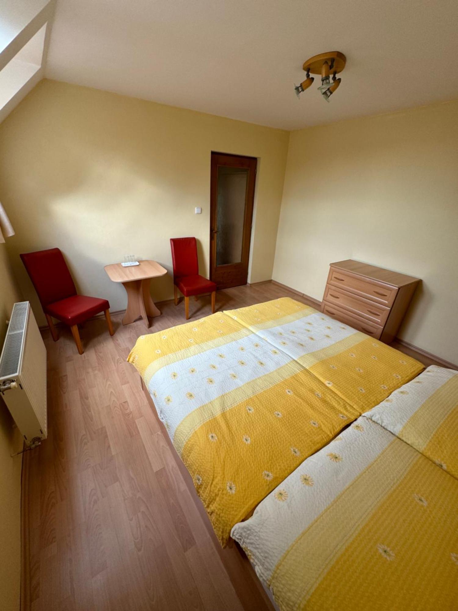 Lutra Montana Apartment Relov ภายนอก รูปภาพ